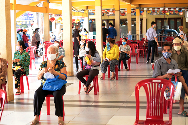 Ấm lòng “siêu thị hạnh phúc 0 đồng” ở Sài Gòn trong mùa dịch Covid-19 - 1