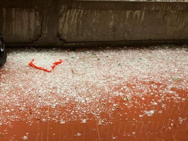 Mưa đá to như trứng cút trút xuống miền tây xứ Nghệ - 2