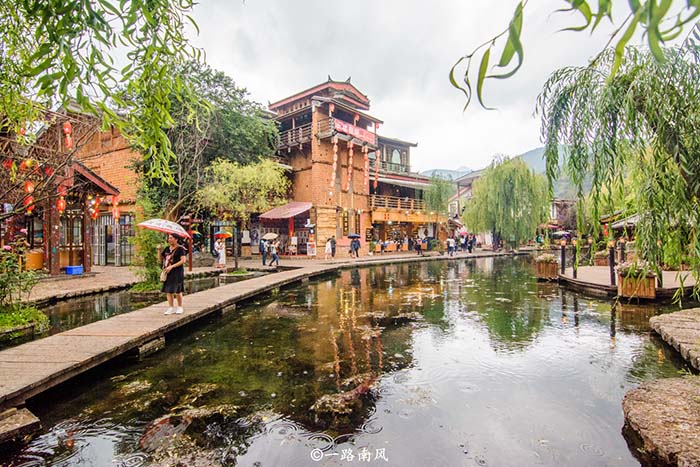 Thành phố "lười biếng" nhất Vân Nam, cảnh đẹp miễn chê mà người thì trái ngược - 4