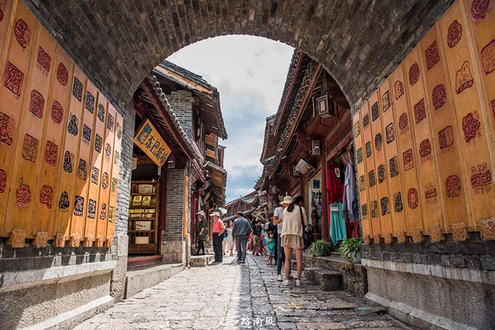 Thành phố "lười biếng" nhất Vân Nam, cảnh đẹp miễn chê mà người thì trái ngược - 7