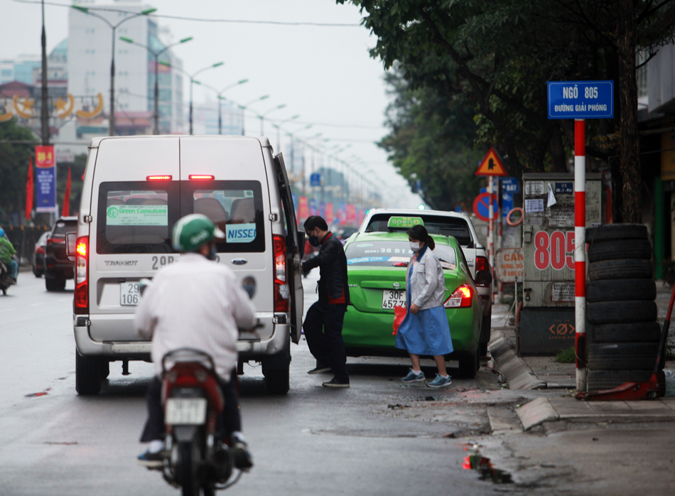 Buổi sáng đầu tiên nới lỏng giãn cách xã hội ở Hà Nội - 6