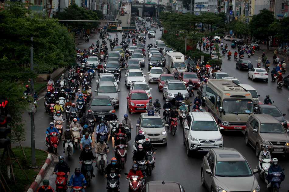 Buổi sáng đầu tiên nới lỏng giãn cách xã hội ở Hà Nội - 4