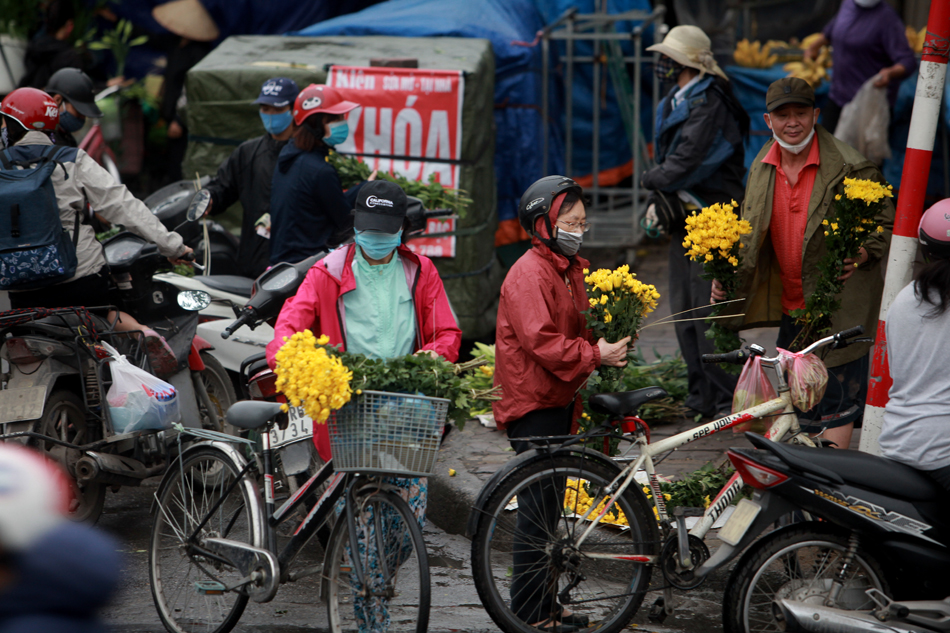 Buổi sáng đầu tiên nới lỏng giãn cách xã hội ở Hà Nội - 11