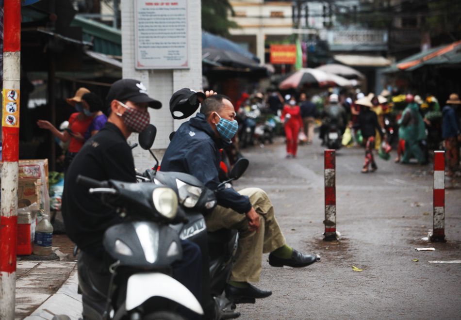 Buổi sáng đầu tiên nới lỏng giãn cách xã hội ở Hà Nội - 15