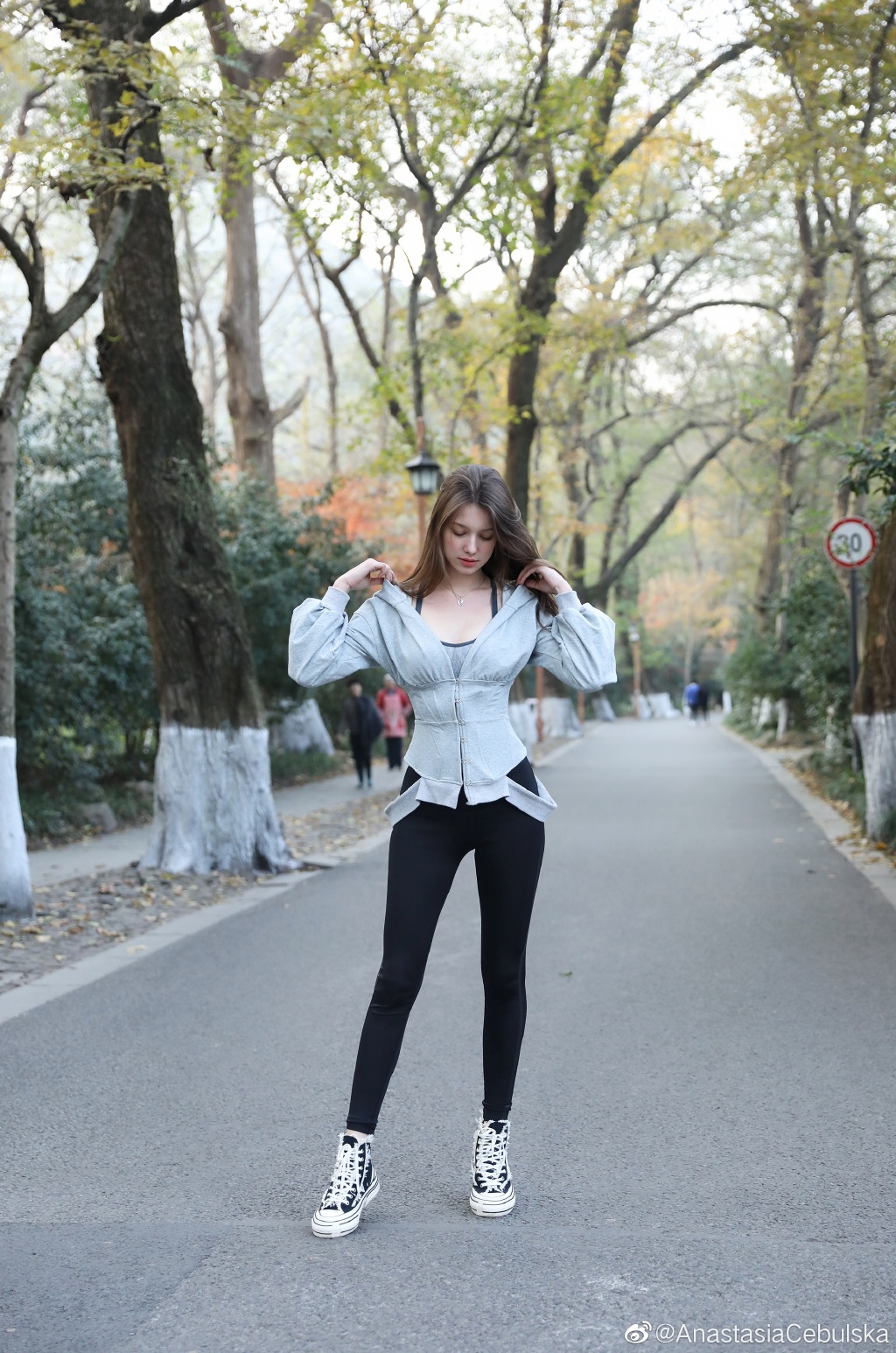 Mẫu Đông Âu lai 4 dòng màu làm gì để trở thành hình mẫu 99% phụ nữ ao ước? - 7