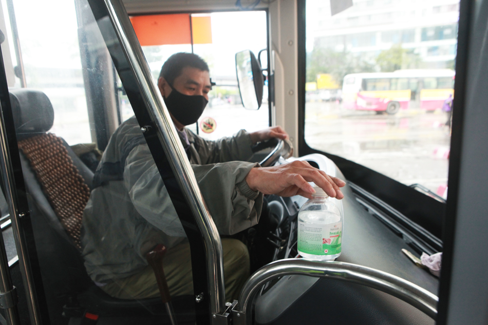 Xe buýt Hà Nội xếp ghế ngồi "đặc biệt" chống dịch Covid-19 - 3