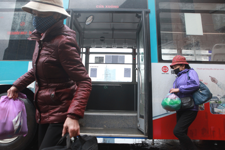 Xe buýt Hà Nội xếp ghế ngồi "đặc biệt" chống dịch Covid-19 - 4