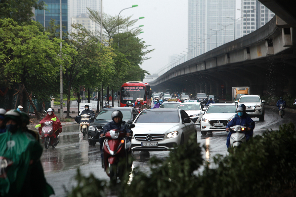 Xe buýt Hà Nội xếp ghế ngồi "đặc biệt" chống dịch Covid-19 - 12