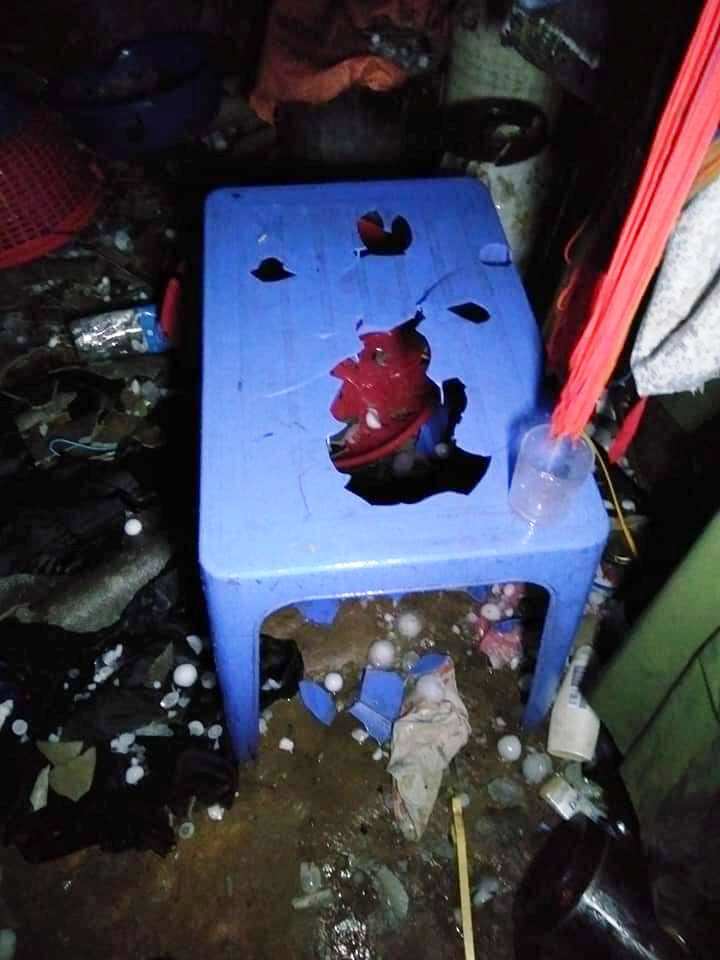 Những hình ảnh khủng khiếp do mưa đá, cuồng phong gây ra ở miền Bắc - 6