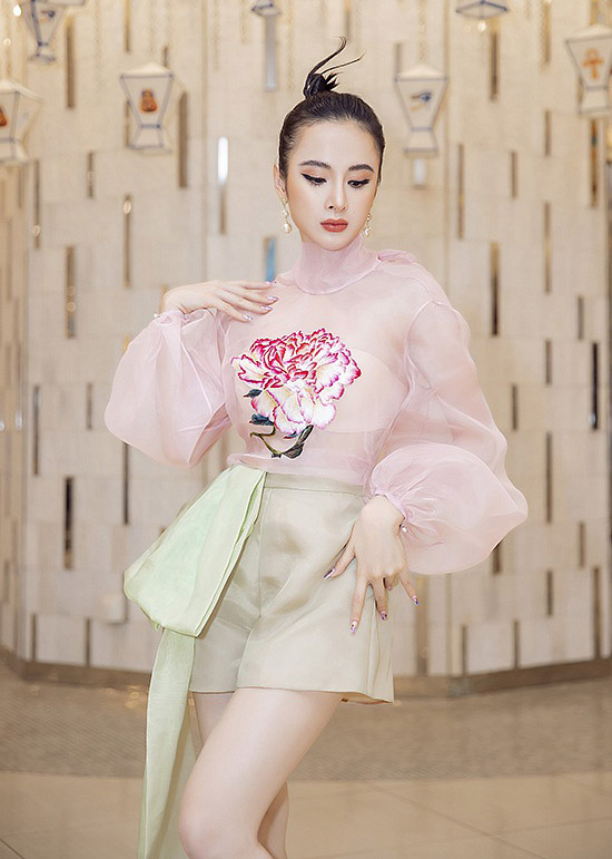 Mặc bộ đồ "nhìn thấu" ra đường, mỹ nữ Đài Loan bị chê đẹp người mà vô duyên - 13