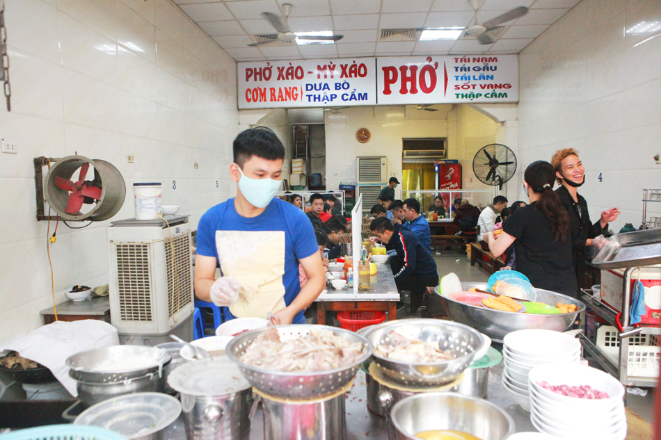 Hà Nội: Quán phở, quán cơm làm vách ngăn phòng dịch Covid-19 - 2