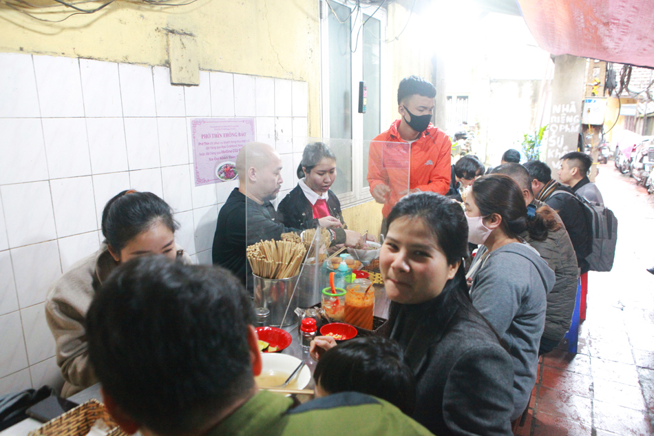 Hà Nội: Quán phở, quán cơm làm vách ngăn phòng dịch Covid-19 - 11