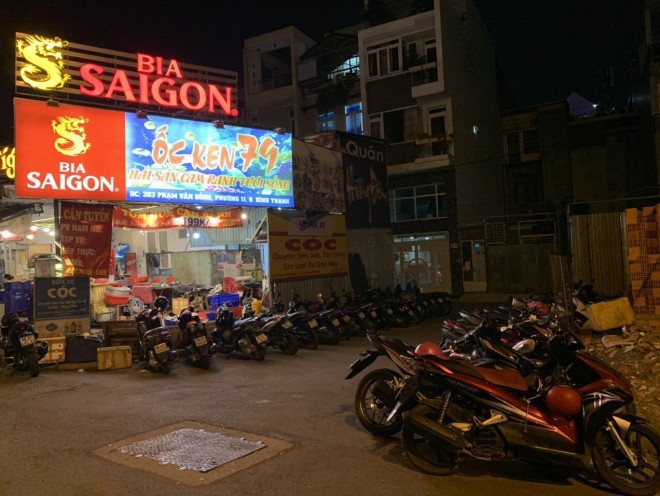 Quán nhậu Sài Gòn đông nghịt người kề vai san sát, vô tư "chém gió" - 10