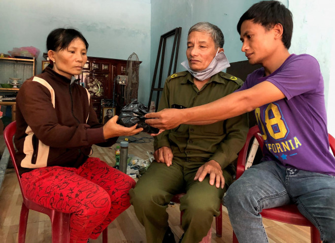 Đi mua ve chai, phát hiện 180 triệu đồng và 1,3 cây vàng nên đem trả lại người mất - 2