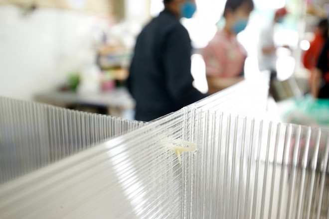 Độc đáo vách ngăn phòng, chống dịch COVID-19 ở các quán ăn Hà Nội - 9