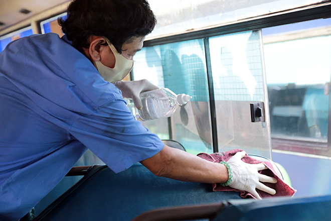 Tuyến xe buýt đầu tiên ở TP.HCM hoạt động trở lại, khách vắng như “chùa Bà Đanh” - 6