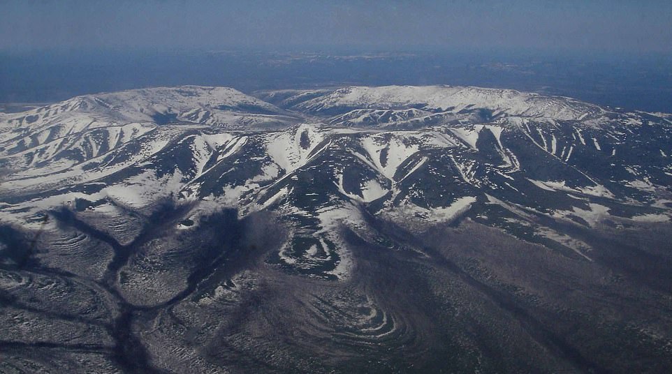 Khám phá “núi kho báu&#34; bí ẩn ở vùng Siberia - 1