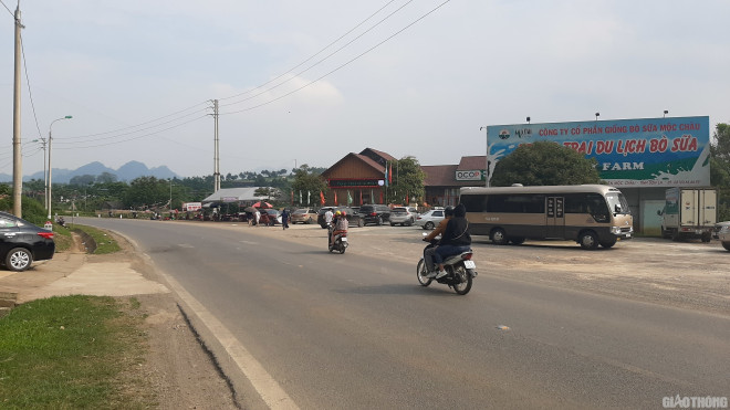 Chốt kiểm dịch trên QL6 quay cuồng vì lượng khách đến Sơn La tăng không ngờ - 4