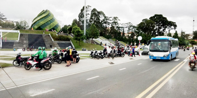 Nới lỏng giãn cách xã hội, du khách đổ về Đà Lạt nghỉ lễ - 2