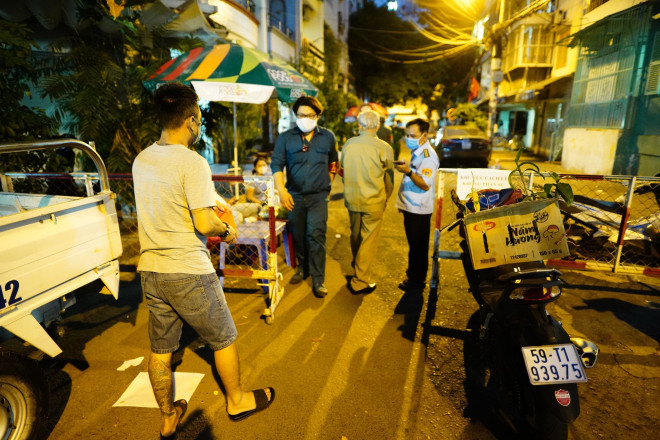 Bệnh nhân 92 tiếp xúc bao nhiêu người trước khi phát hiện tái dương tính? - 4