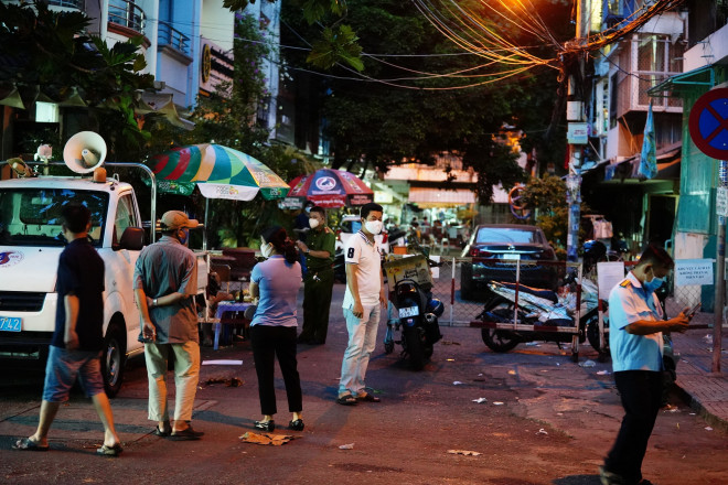 Bệnh nhân 92 tiếp xúc bao nhiêu người trước khi phát hiện tái dương tính? - 9