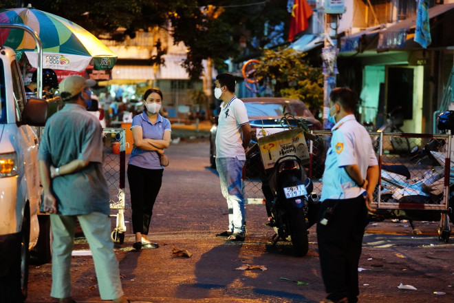 Bệnh nhân 92 tiếp xúc bao nhiêu người trước khi phát hiện tái dương tính? - 12