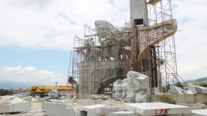 Huyện nghèo ở Quảng Nam xây tượng đài chục tỷ đồng - 2