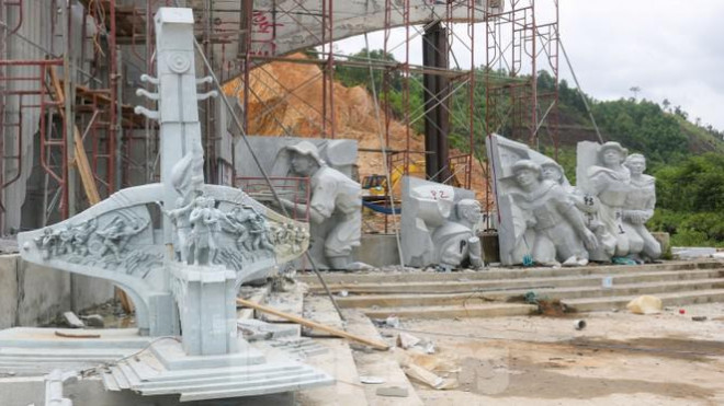 Huyện nghèo ở Quảng Nam xây tượng đài chục tỷ đồng - 4