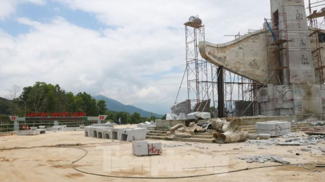 Huyện nghèo ở Quảng Nam xây tượng đài chục tỷ đồng - 10