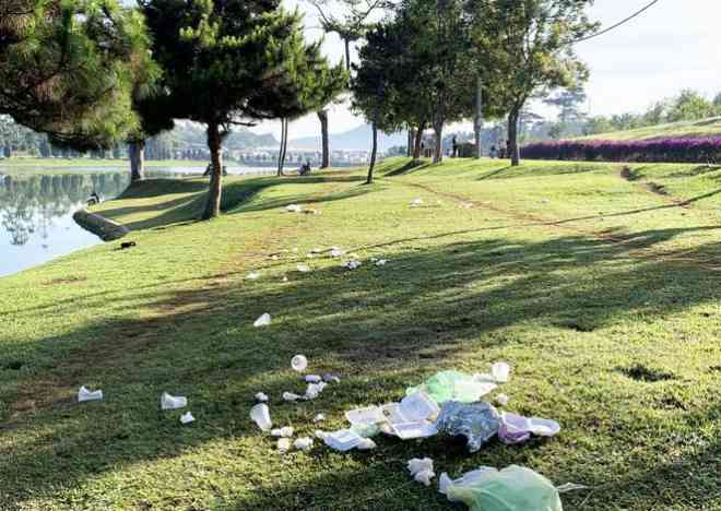 Đà Lạt đông nghẹt du khách, chen chân đi chơi như chưa từng có COVID-19 - 4