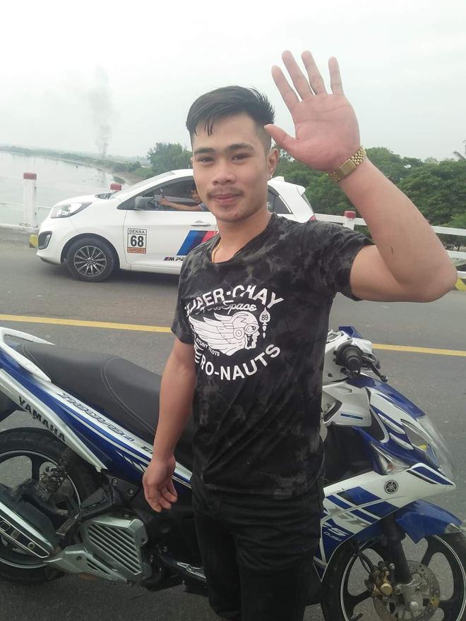 Nam sinh viên lao xuống sông chảy xiết, vật lộn 20 phút cứu người đàn ông nhảy cầu - 2