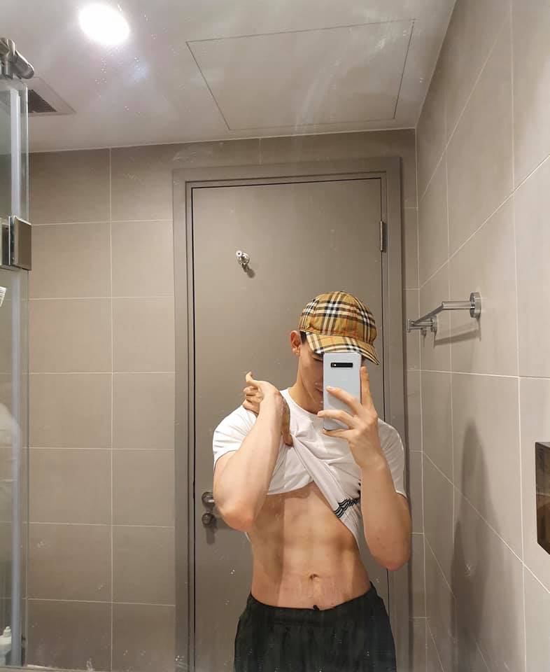 Erik gây chú ý với body chắc như đá tảng - 4