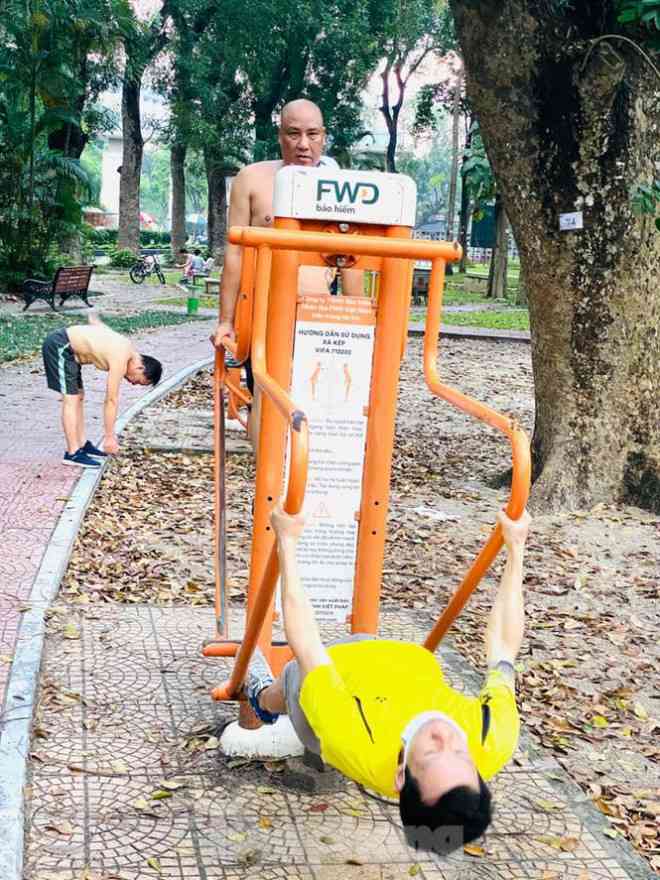 Thấy gì ở Công viên Thống Nhất sau 1 tháng đóng cửa phòng COVID-19? - 2