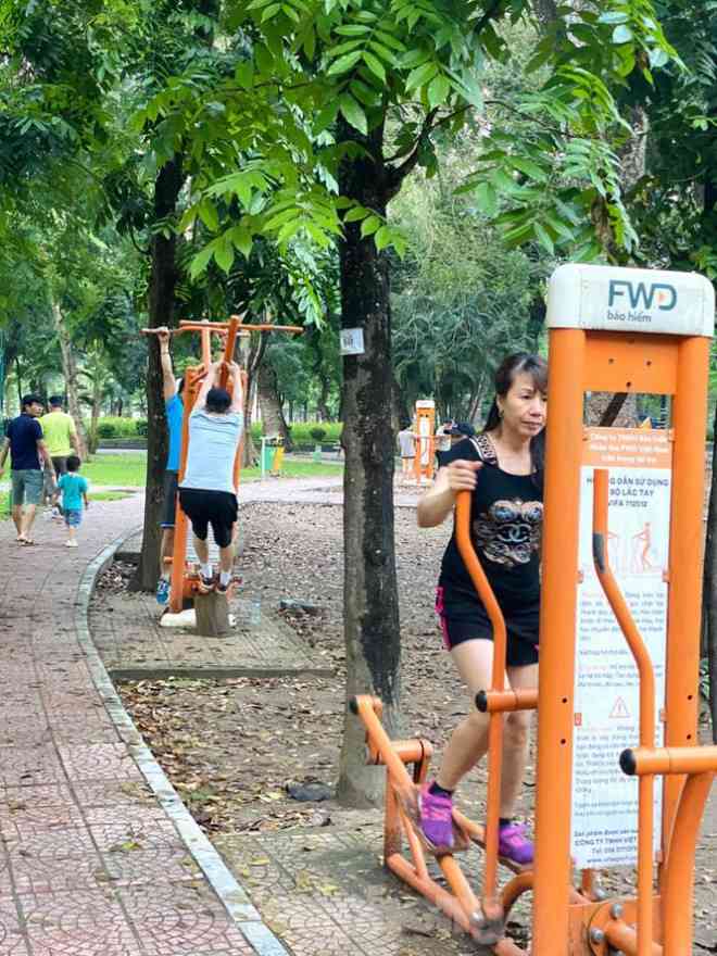 Thấy gì ở Công viên Thống Nhất sau 1 tháng đóng cửa phòng COVID-19? - 8