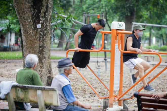 Thấy gì ở Công viên Thống Nhất sau 1 tháng đóng cửa phòng COVID-19? - 6