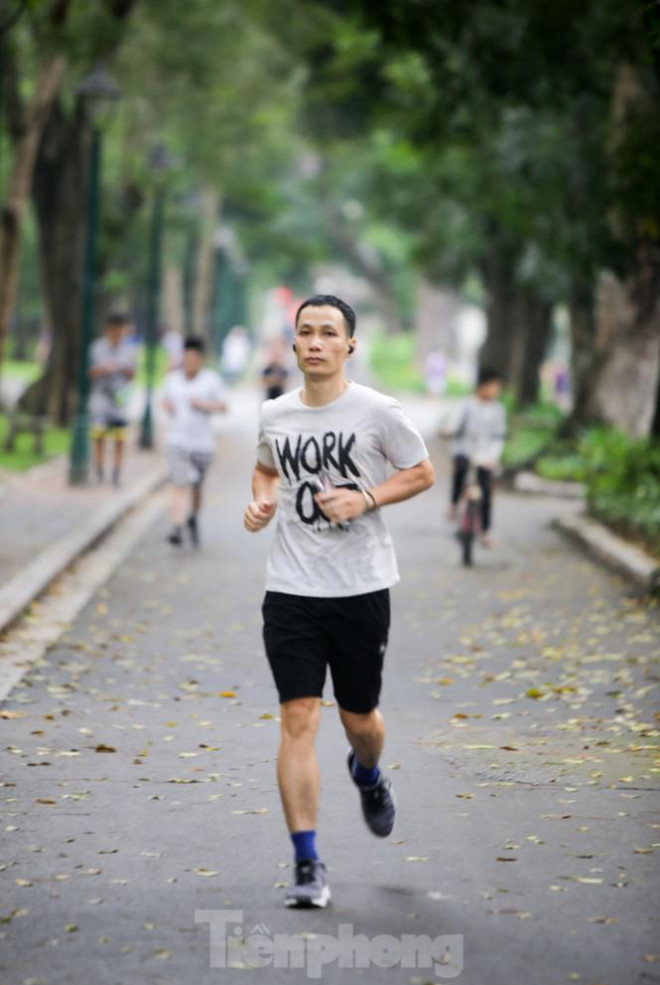 Thấy gì ở Công viên Thống Nhất sau 1 tháng đóng cửa phòng COVID-19? - 7