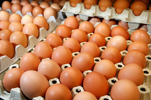 Người tiêu dùng đua tích trữ do &#34;bão&#34; COVID-19, giá trứng gà tại Mỹ tăng sốc - 1