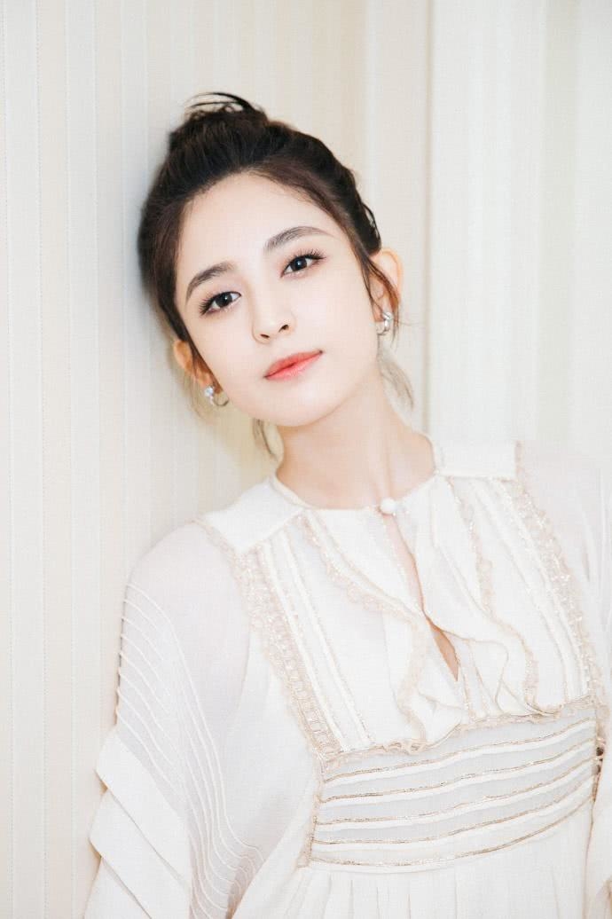 Đẹp như tiên hạ phàm, mỹ nhân Tân Cương vẫn bị bóc "phốt" tin "dao kéo" - 4