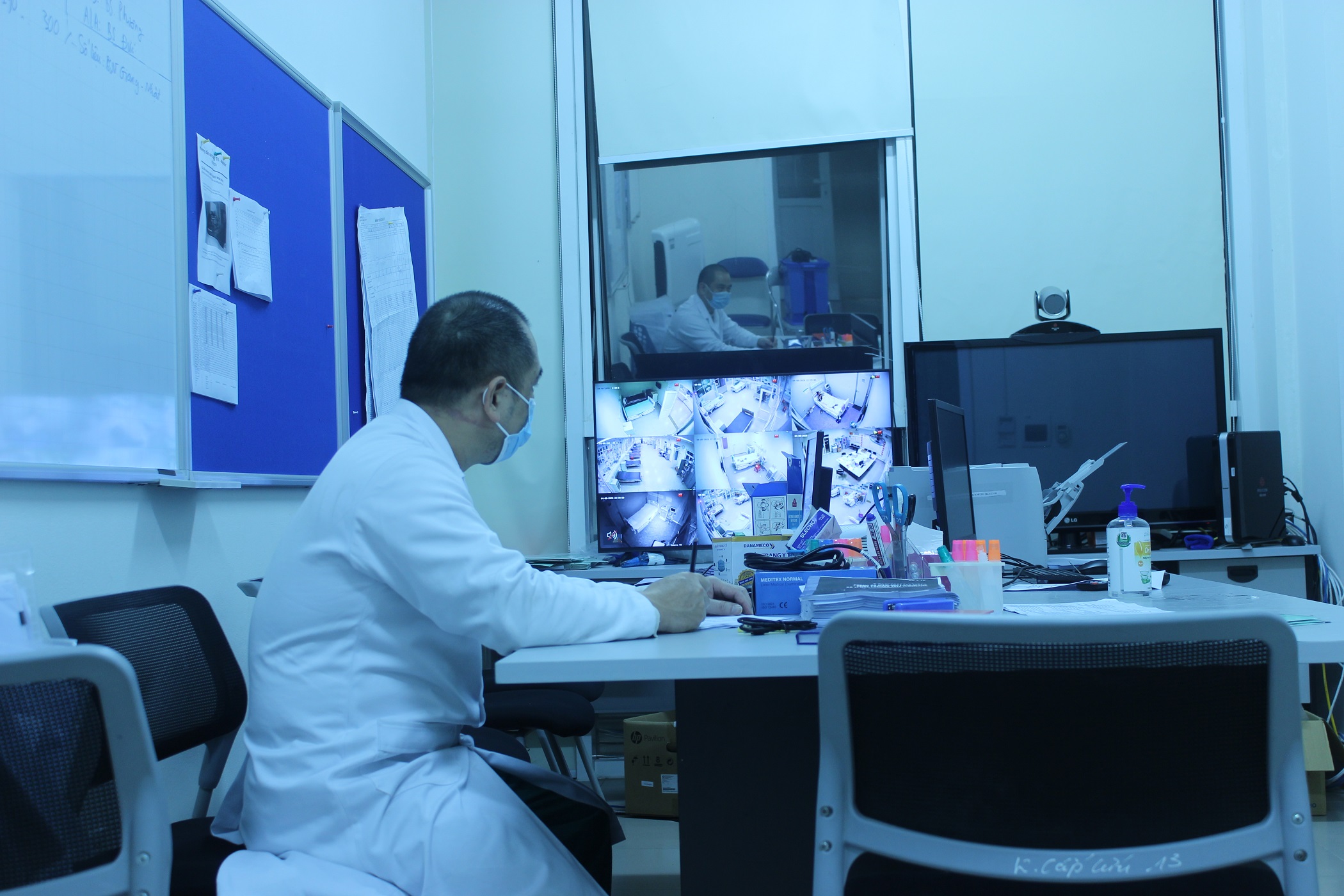 Việt Nam thử nghiệm tiêm vắc-xin phòng COVID-19 trên chuột - 1