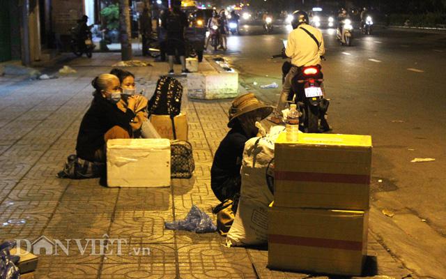 Ảnh: Từ mờ sáng, dòng người lũ lượt đổ về TP.HCM - 8