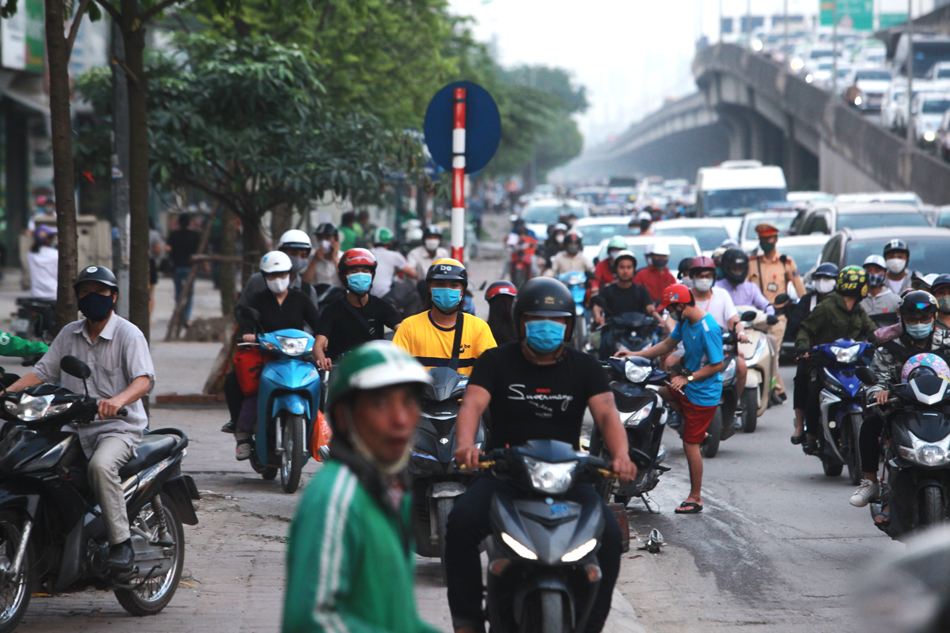 Người dân nườm nượp trở lại Thủ đô sau 4 ngày nghỉ lễ - 3