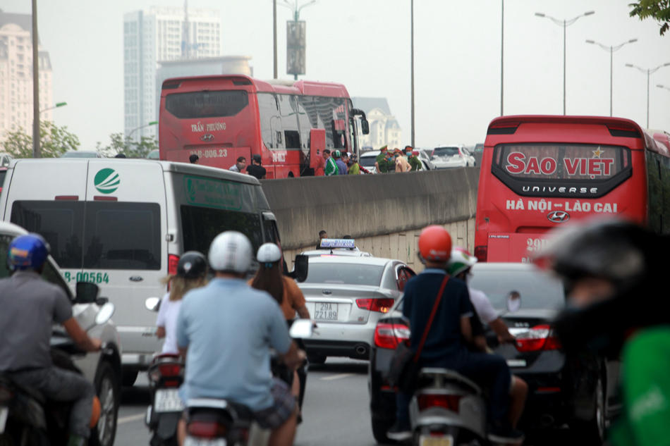 Người dân nườm nượp trở lại Thủ đô sau 4 ngày nghỉ lễ - 6