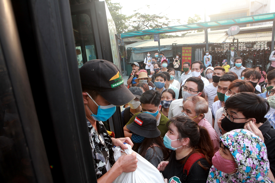 Người dân nườm nượp trở lại Thủ đô sau 4 ngày nghỉ lễ - 13