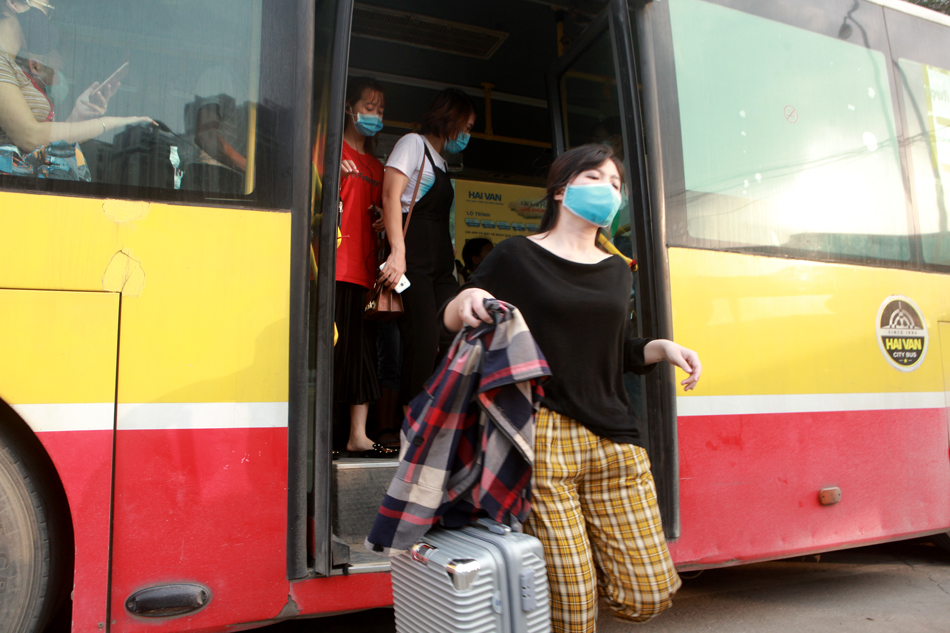 Người dân nườm nượp trở lại Thủ đô sau 4 ngày nghỉ lễ - 15