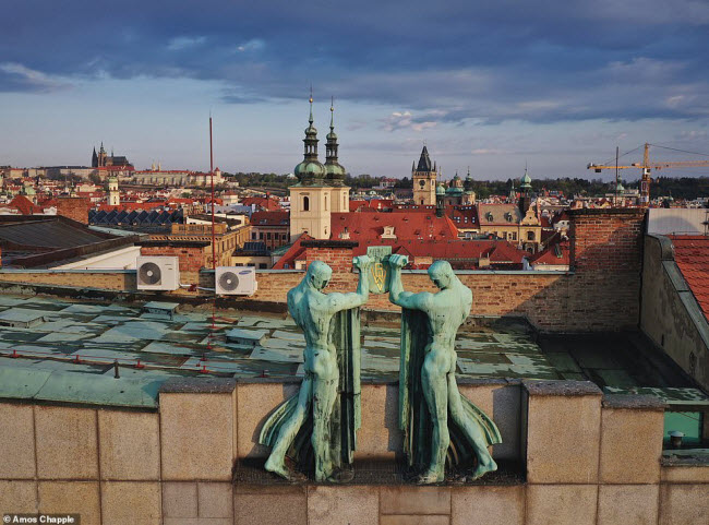 Những bức tượng bí ẩn ở thủ đô của Cộng hòa Czech - 1