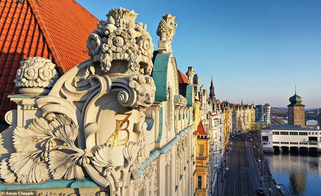 Những bức tượng bí ẩn ở thủ đô của Cộng hòa Czech - 12