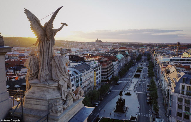 Những bức tượng bí ẩn ở thủ đô của Cộng hòa Czech - 2