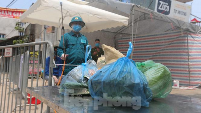 Thôn Hạ Lôi trước ngày dỡ phong toả 'nội bất xuất, ngoại bất nhập' - 13