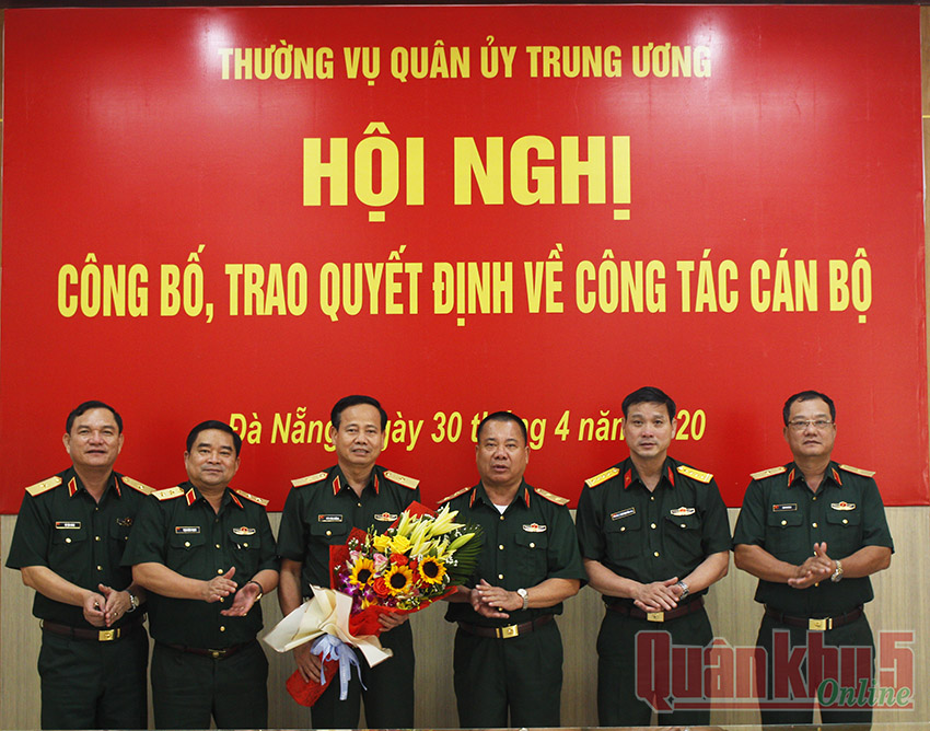 Thăng quân hàm cấp tướng, bổ nhiệm ông Hứa Văn Tưởng làm Phó Tư lệnh Quân khu 5 - 1