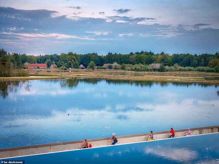 Con đường đi xe đạp đẹp nhất thế giới, vừa đạp xe vừa có thể chạm tay vào mặt nước - 3